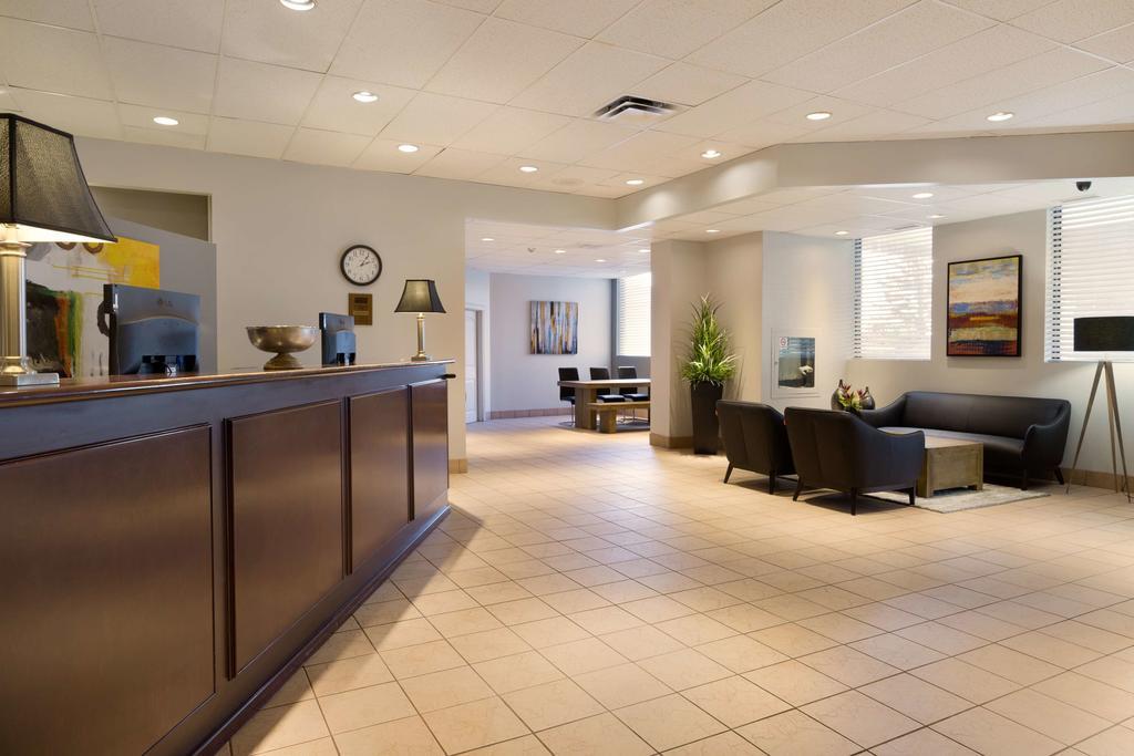 Travelodge Calgary Macleod Trail Exteriör bild